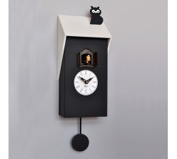 orologio a cucù in legno con civetta